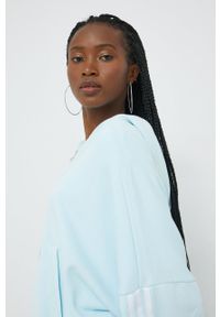adidas Originals bluza bawełniana damska z kapturem z aplikacją. Typ kołnierza: kaptur. Kolor: niebieski. Materiał: bawełna. Wzór: aplikacja #5