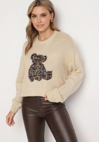 Born2be - Beżowy Sweter z Wiskozy Ozdobiony Misiem i Cekinami Lilimi. Okazja: na co dzień. Kolor: beżowy. Materiał: wiskoza. Długość rękawa: długi rękaw. Długość: długie. Wzór: aplikacja. Styl: klasyczny, elegancki, casual #5