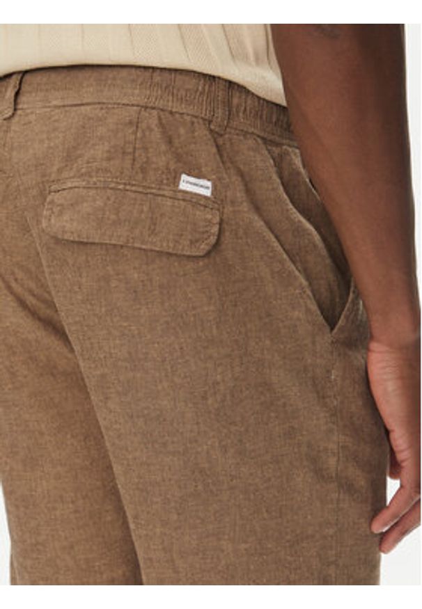 Lindbergh Szorty materiałowe 30-508003 Beżowy Relaxed Fit. Kolor: beżowy. Materiał: bawełna