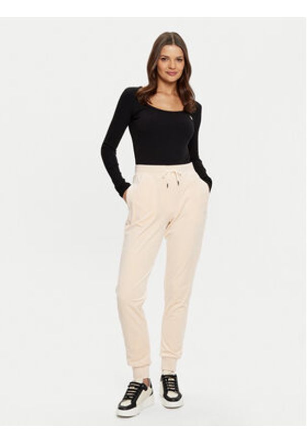 Guess Spodnie dresowe V3BB27 KBXI2 Beżowy Regular Fit. Kolor: beżowy. Materiał: syntetyk