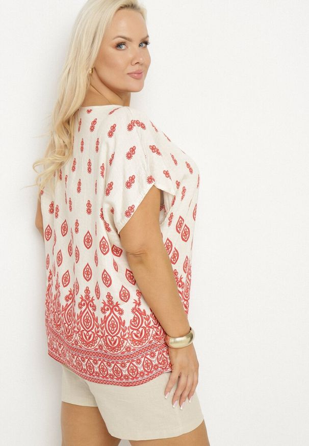 Born2be - Biało-Czerwona Bluzka w Boho Wzór z Wiązaniem przy Dekolcie Jenalia. Kolor: czerwony. Materiał: jeans, materiał. Styl: boho