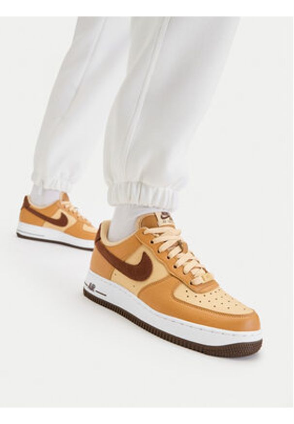 Nike Sneakersy Air Force 1 '07 Next Nature HQ3905 200 Beżowy. Kolor: beżowy. Materiał: skóra. Model: Nike Air Force