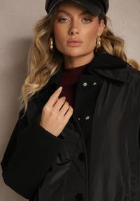 Renee - Czarna Kurtka Zapinana na Napy z Odpinanym Kołnierzem i Materiałowymi Wstawkami Liolie. Okazja: na co dzień. Kolor: czarny. Materiał: materiał. Styl: elegancki, casual #3