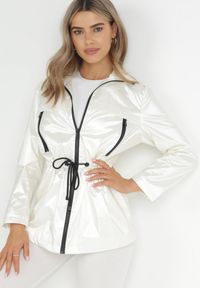 Born2be - Biała Kurtka Layna. Typ kołnierza: kołnierzyk stójkowy. Kolor: biały. Materiał: materiał. Długość rękawa: długi rękaw. Długość: długie #9