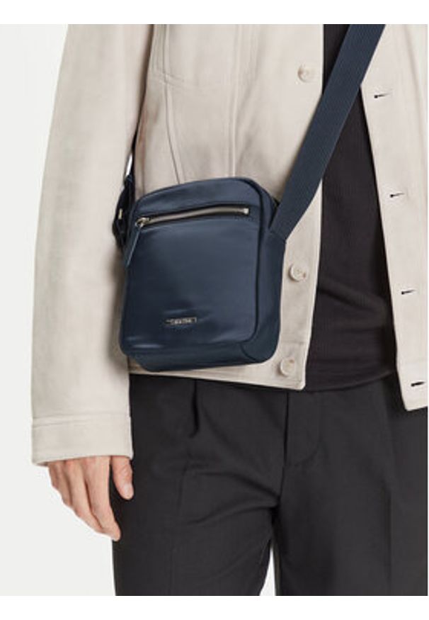Calvin Klein Saszetka Sleek Nylon Reporter LV04D3176G Granatowy. Kolor: niebieski. Materiał: materiał