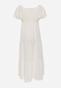 Born2be - Jasnobeżowa Wiskozowa Sukienka z Bufiastymi Rękawami i Marszczoną Górą Liones. Okazja: na co dzień. Kolor: beżowy. Materiał: wiskoza. Długość rękawa: krótki rękaw. Sezon: lato. Typ sukienki: proste. Styl: wakacyjny, casual #2