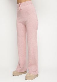 Born2be - Jasnoróżowy Dzianinowy Komplet z Wełną i Bawełną Sweter z Tłoczonym Wzorem i Spodnie Otivra. Kolor: różowy. Materiał: dzianina, wełna, bawełna #6