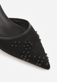 Renee - Czarne Sandały na Szpilce Ozdobione Haftowanym Wzorem i Koralikami Sametis. Kolor: czarny. Materiał: satyna. Wzór: aplikacja, haft. Obcas: na szpilce #4