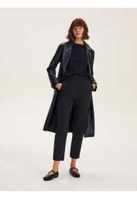 Reserved - Gładkie spodnie - czarny. Kolor: czarny. Materiał: tkanina, wiskoza. Wzór: gładki. Styl: klasyczny #1