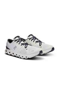 Buty do biegania męskie On Cloud X 4. Kolor: biały. Materiał: guma, syntetyk, tkanina, materiał. Sport: bieganie