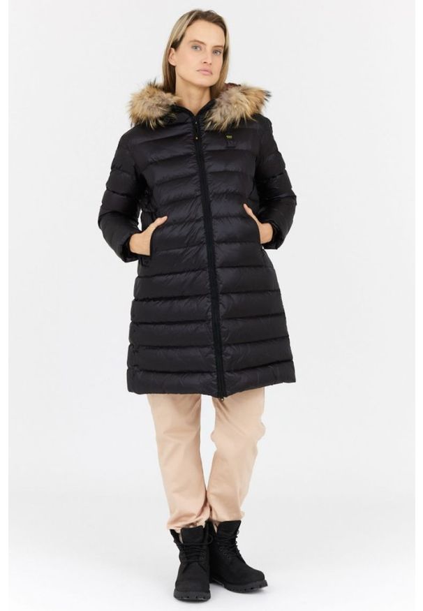 Blauer USA - BLAUER Czarna kurtka puchowa damska z odpinanym futrem jenota. Kolor: czarny. Materiał: futro, puch