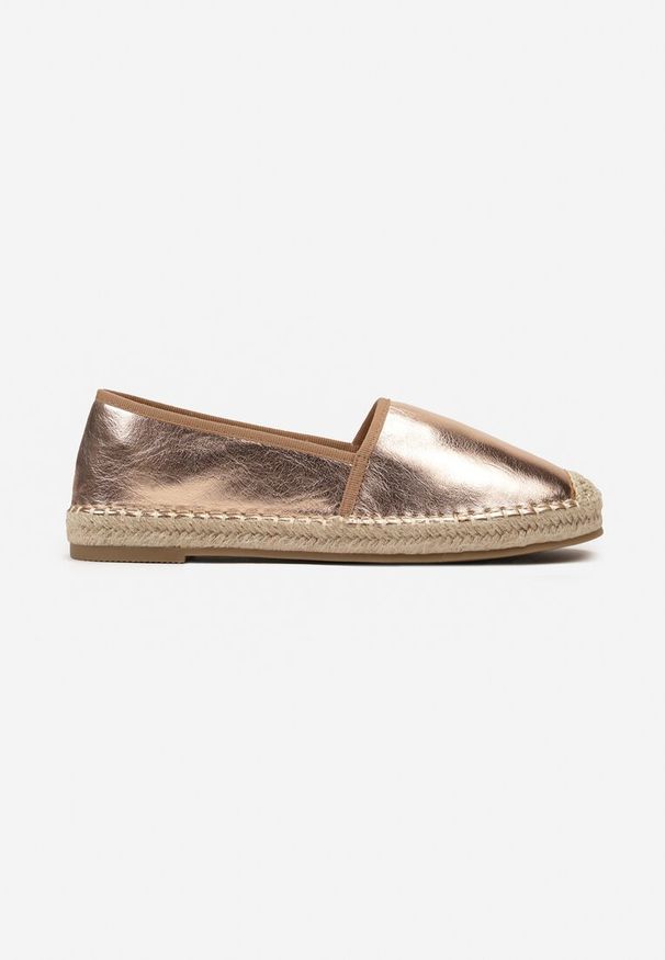 Born2be - Szampańskie Espadryle Kleorelia. Nosek buta: okrągły. Zapięcie: bez zapięcia. Kolor: złoty. Wzór: aplikacja. Obcas: na płaskiej podeszwie. Styl: wakacyjny