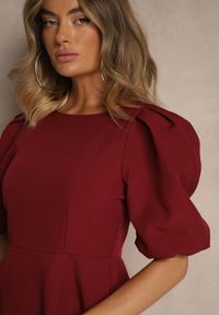 Renee - Bordowa Rozkloszowana Sukienka Ozdobiona Bufiastymi Rękawami Melianis. Okazja: na co dzień. Typ kołnierza: dekolt kwadratowy. Kolor: czerwony. Materiał: skóra. Wzór: aplikacja. Styl: klasyczny, casual #3