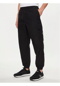 Calvin Klein Jeans Joggery Utility J30J325616 Czarny Regular Fit. Kolor: czarny. Materiał: bawełna