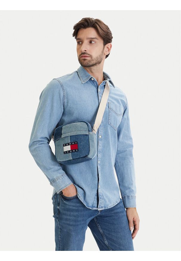 Tommy Jeans Saszetka Tjm Denim Patchwork Reporter AM0AM14287 Niebieski. Kolor: niebieski. Materiał: materiał