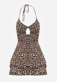 Renee - Beżowa Panterkowa Sukienka z Wiązaniem na Szyi i Falbankami Gilanne. Okazja: na co dzień. Typ kołnierza: kołnierz z falbankami. Kolor: beżowy. Materiał: jeans. Długość rękawa: bez rękawów. Sezon: lato. Styl: casual #7