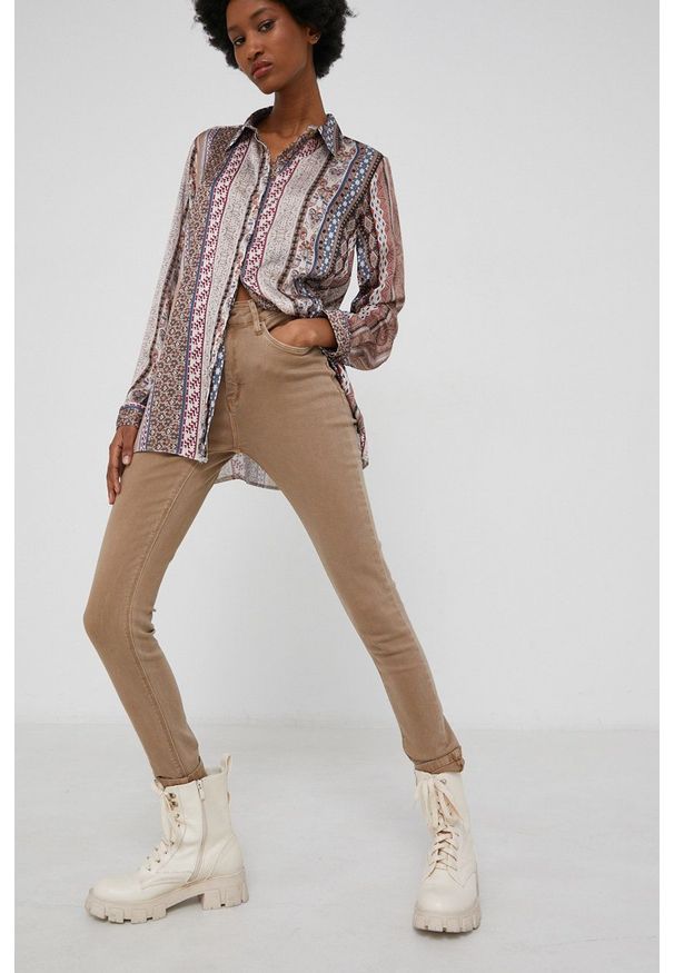 Answear Lab Jeansy damskie kolor beżowy high waist. Stan: podwyższony. Kolor: beżowy. Styl: wakacyjny