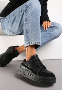 Renee - Czarne Sneakersy ze Wstawkami z Ekozamszu na Grubej Podeszwie Anecta. Kolor: czarny. Materiał: jeans. Wzór: nadruk #1