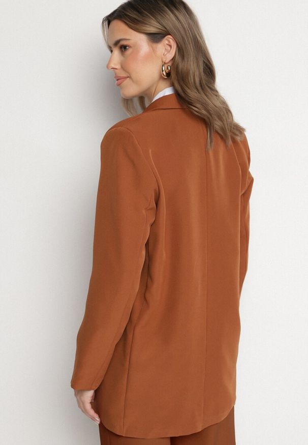 Born2be - Brązowa Jednorzędowa Marynarka o Pudełkowym Kroju Selluria. Okazja: na co dzień. Kolor: brązowy. Materiał: jeans. Sezon: jesień, wiosna. Styl: casual, elegancki