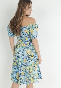 Born2be - Niebieska Sukienka z Hiszpańskim Dekoltem z Wiskozy w Kwiaty Beliitra. Typ kołnierza: dekolt hiszpanka. Kolor: niebieski. Materiał: wiskoza. Wzór: kwiaty #3