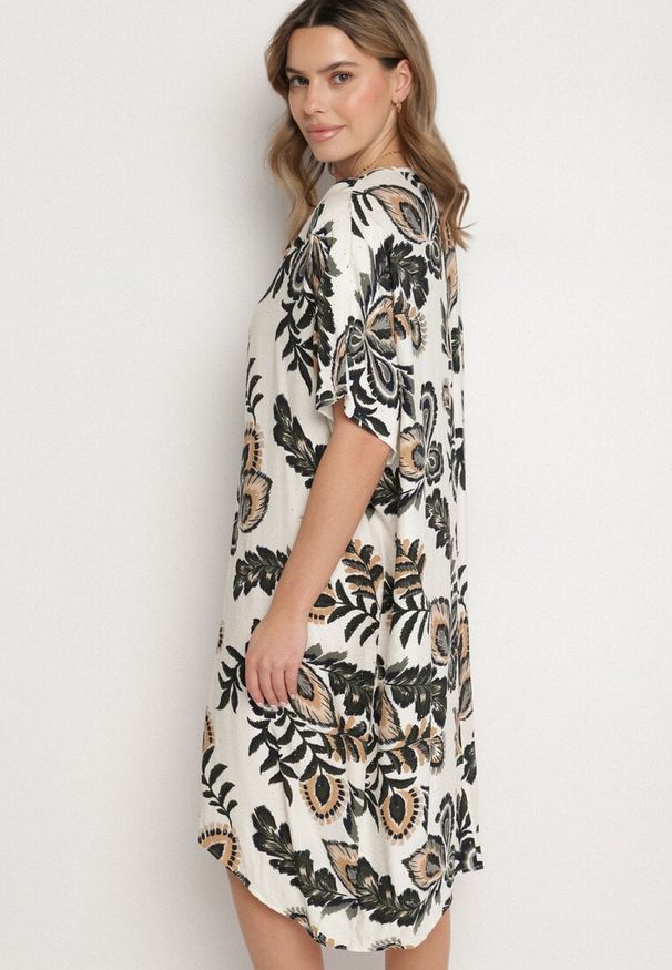 Born2be - Ciemnozielona Sukienka z Lnem i Wiskozą Ozdobiona Cyrkoniami Sadelune. Okazja: na co dzień. Typ kołnierza: dekolt w serek. Kolor: zielony. Materiał: len, wiskoza. Wzór: aplikacja. Styl: klasyczny, casual, elegancki