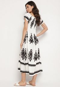 Born2be - Biała Sukienka o Kroju Hiszpanki Zdobiona Orientalnym Wzorem Aravine. Okazja: na co dzień. Typ kołnierza: dekolt hiszpanka. Kolor: biały. Materiał: jeans. Długość rękawa: krótki rękaw. Wzór: aplikacja. Sezon: lato. Styl: casual, elegancki #3