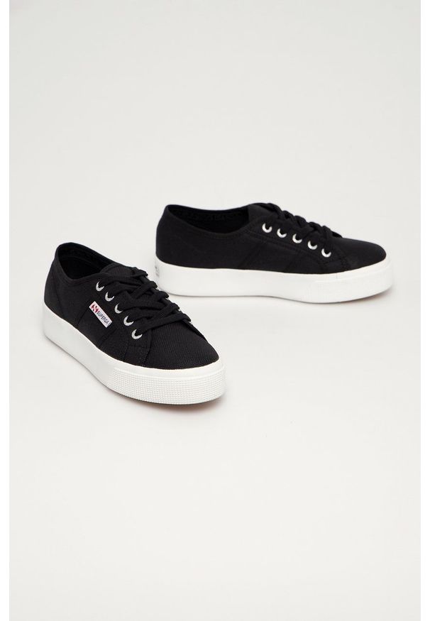 Superga - Tenisówki. Nosek buta: okrągły. Zapięcie: sznurówki. Kolor: czarny. Materiał: guma. Obcas: na platformie