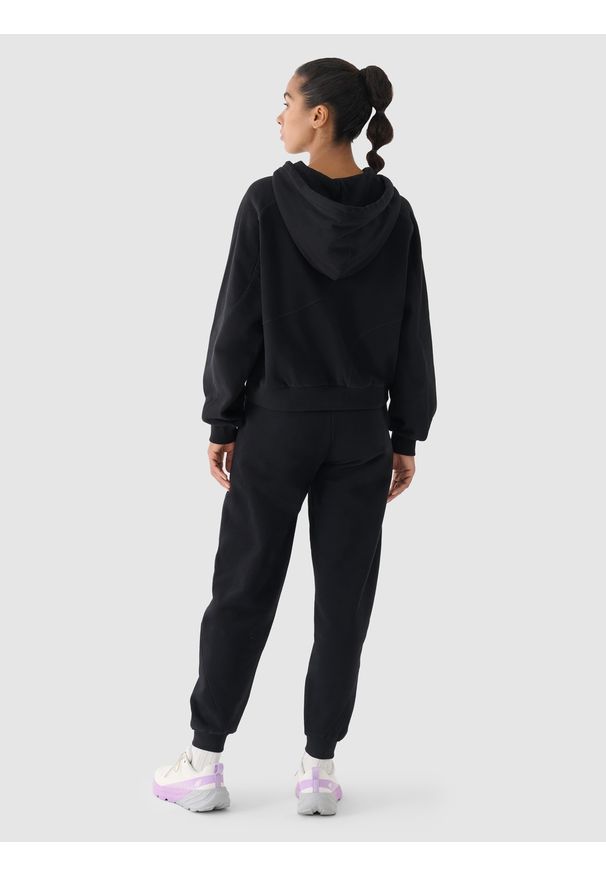 4f - 4F Spodnie dresowe oversize damskie 4F x Anna Lewandowska - czarne S. Kolor: czarny. Materiał: dresówka. Wzór: ze splotem, gładki