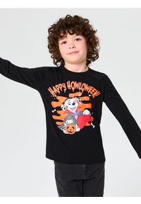 Sinsay - Bawełniana koszulka z nadrukiem PAW Patrol - czarny. Kolor: czarny. Materiał: bawełna. Wzór: nadruk #1