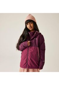 Regatta - Kurtka dziecięca przeciwdeszczowa Hillain. Kolor: fioletowy. Materiał: tkanina, puch, polar. Styl: sportowy #1