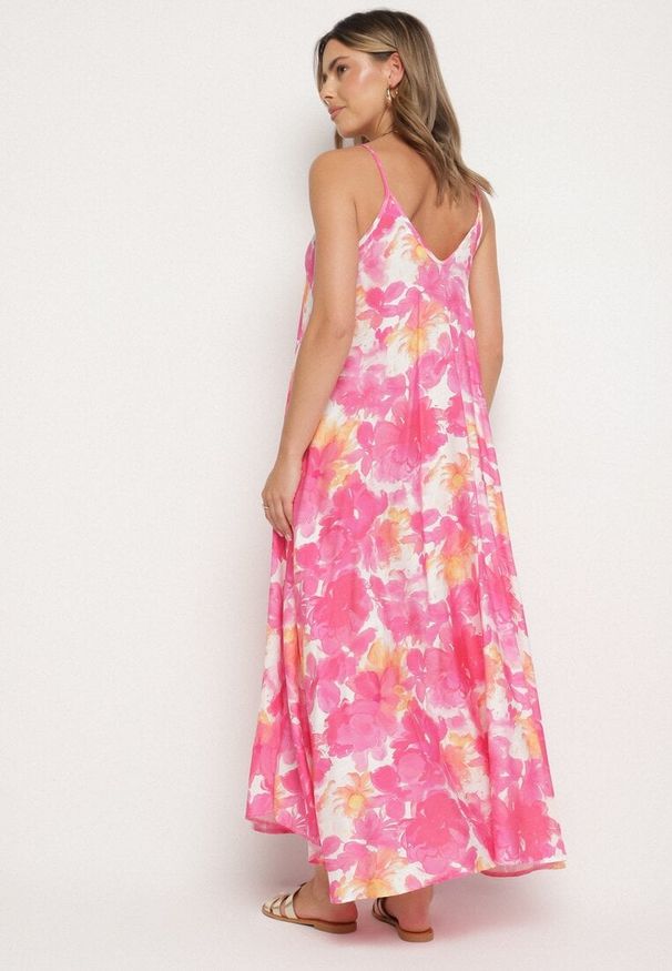 Born2be - Fuksjowa Sukienka z Wiskozy z Abstrakcyjnym Wzorem Meramara. Okazja: na co dzień. Kolor: różowy. Materiał: wiskoza. Styl: klasyczny, casual