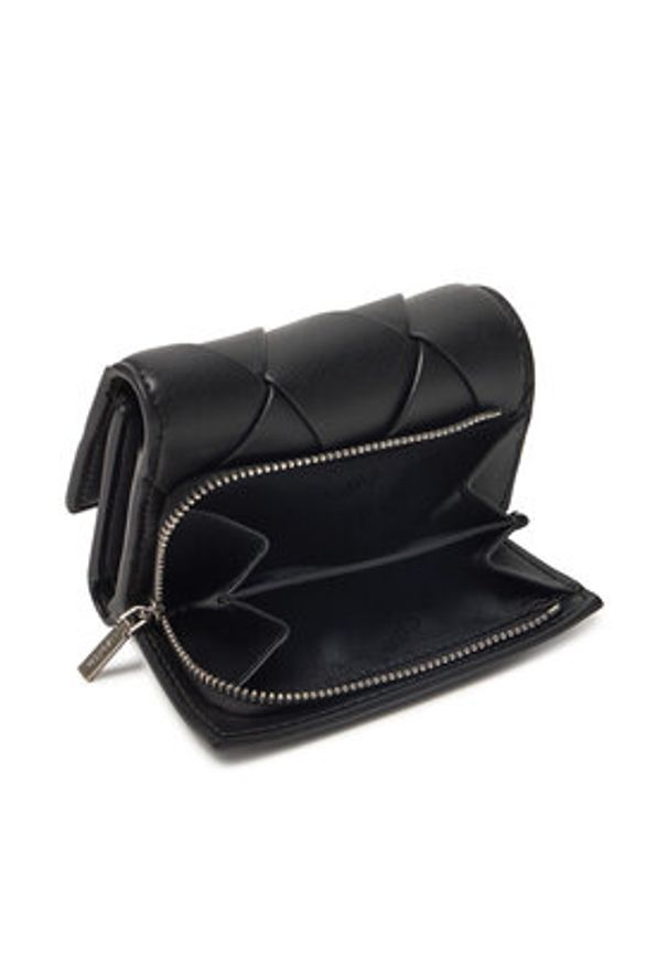 Calvin Klein Portfel damski Ck Woven Small Trifold K60K612953 Czarny. Kolor: czarny. Materiał: skóra