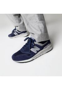 Buty męskie New Balance CM997HCE - granatowe. Okazja: na co dzień. Kolor: niebieski. Materiał: materiał, tworzywo sztuczne, zamsz, syntetyk. Szerokość cholewki: normalna #3