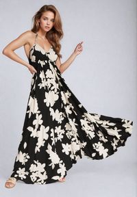 Born2be - Czarno-Biała Rozkloszowana Sukienka z Wiskozy na Ramiączkach w Kwiaty Nansora. Okazja: na co dzień. Kolor: czarny. Materiał: wiskoza. Długość rękawa: na ramiączkach. Wzór: kwiaty. Styl: casual, elegancki #1