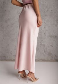 Renee - Różowa Koktajlowa Spódnica z Satyny o Rozkloszowanym Kroju Zinnivira. Kolor: różowy. Materiał: satyna. Styl: wizytowy #3