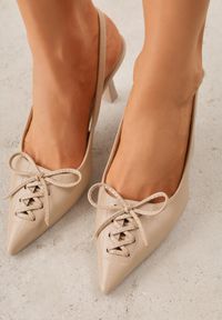 Born2be - Ciemnobeżowe Szpilki VICES z Odkrytą Piętą i Ozdobnym Gorsetowym Sznurowaniem Aziruna. Okazja: na co dzień, na spotkanie biznesowe, do pracy. Nosek buta: szpiczasty. Kolor: beżowy. Materiał: jeans. Obcas: na szpilce. Styl: casual, biznesowy, elegancki #5