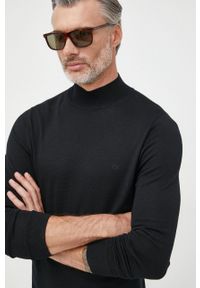 Calvin Klein sweter wełniany męski kolor czarny lekki z półgolfem. Okazja: na co dzień. Kolor: czarny. Materiał: wełna. Styl: casual #2