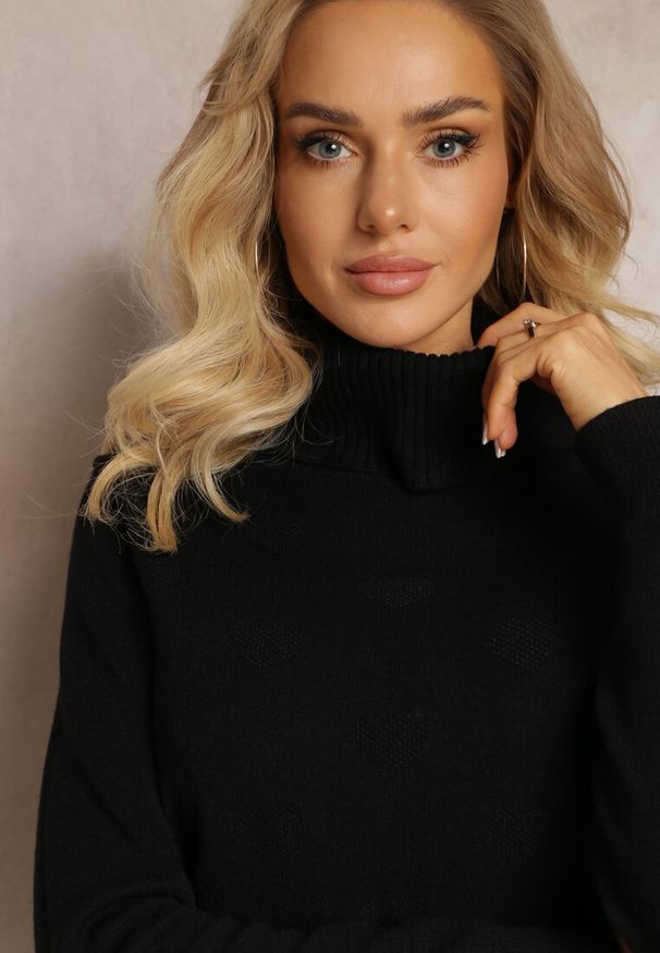 Renee - Czarny Golf z Długim Rękawem Kinfrei. Typ kołnierza: golf. Kolor: czarny. Materiał: dzianina. Długość rękawa: długi rękaw. Długość: długie