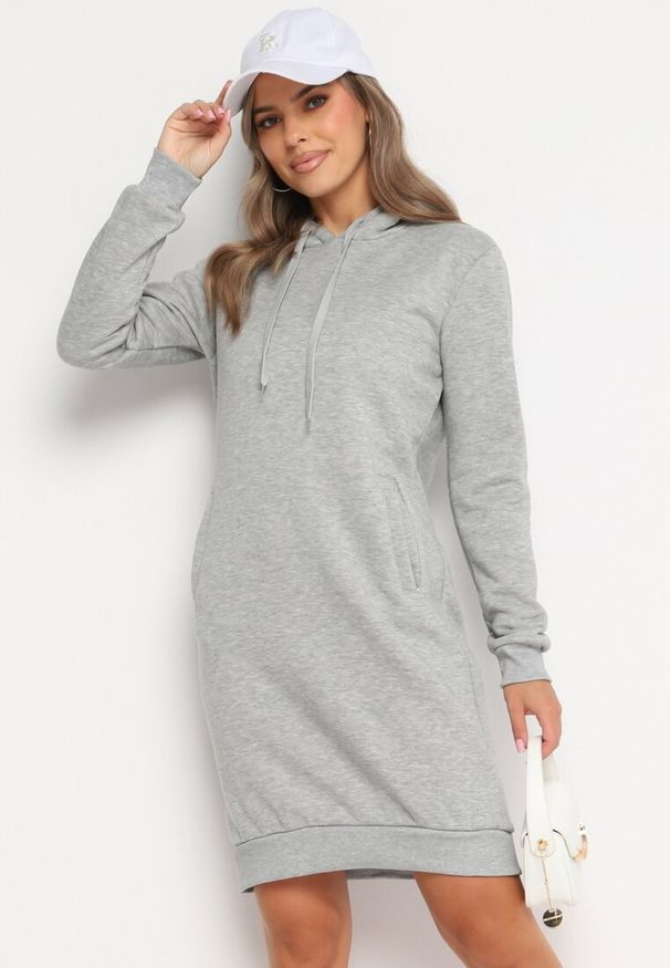 Born2be - Jasnoszara Tunika Bluza z Bawełną Kapturem i Sznurkami Mivilora. Okazja: do pracy, na co dzień. Typ kołnierza: kaptur. Kolor: szary. Materiał: bawełna. Długość rękawa: długi rękaw. Długość: długie. Styl: casual, sportowy