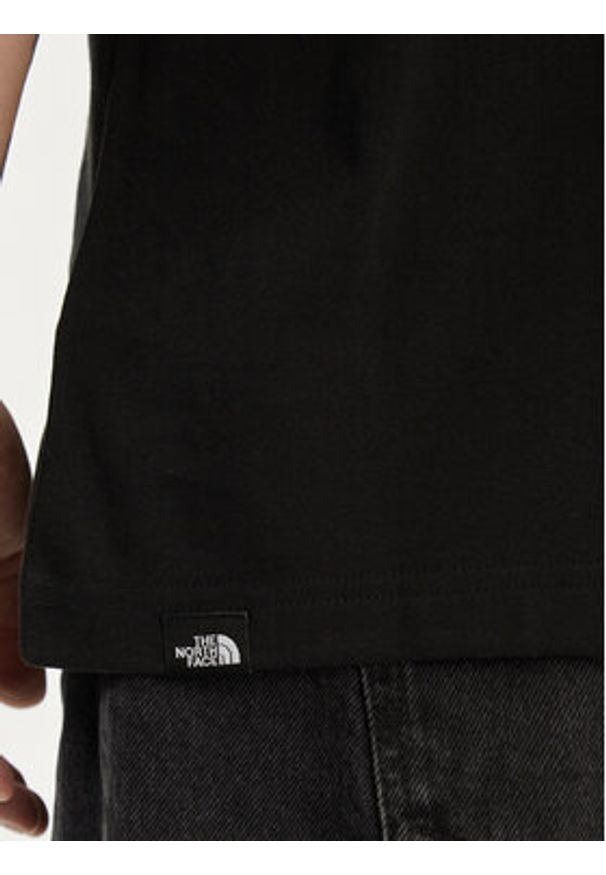 The North Face T-Shirt Simple Dome NF0A87NG Czarny Regular Fit. Kolor: czarny. Materiał: bawełna