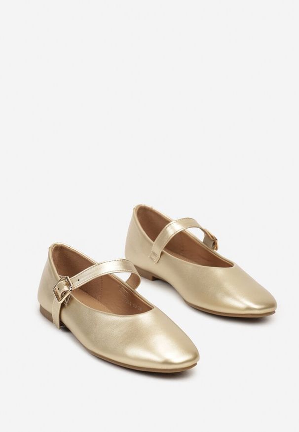 Born2be - Złote Płaskie Balerinki Mary Jane z Kwadratowym Noskiem Saroma. Okazja: na co dzień. Zapięcie: pasek. Kolor: złoty. Materiał: jeans. Styl: casual, elegancki, klasyczny