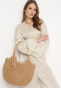 Born2be - Ciemnobeżowa Okrągła Torebka Pleciona w Stylu Boho z Ozdobnym Chwostem Karasa. Kolor: beżowy. Wzór: aplikacja. Sezon: lato. Styl: boho
