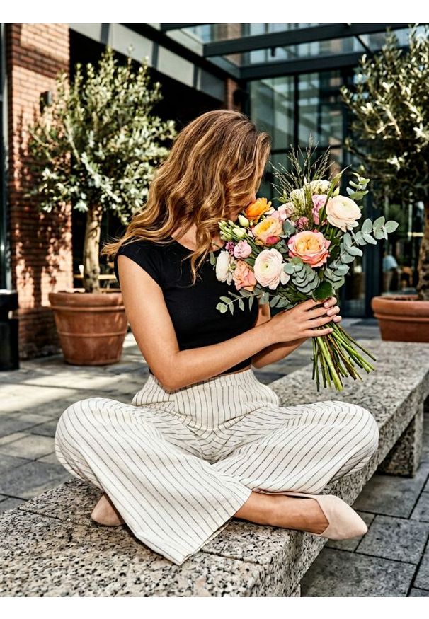 Sinsay - Bawełniana koszulka basic - czarny. Kolor: czarny. Materiał: bawełna