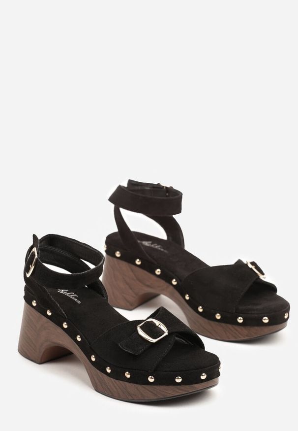 Born2be - Czarne Sandały na Obcasie i Platformie Ozdobione Nitami i Klamrą Malisara. Okazja: na imprezę, na co dzień. Zapięcie: klamry. Kolor: czarny. Materiał: jeans, skóra. Wzór: aplikacja. Obcas: na obcasie. Styl: casual, klasyczny. Wysokość obcasa: średni