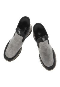 Szare Botki Rieker Wsuwane Obuwie Damskie. Okazja: na co dzień. Zapięcie: bez zapięcia. Kolor: szary. Materiał: jeans, materiał. Styl: casual, sportowy, elegancki #6