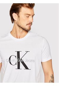 Calvin Klein Jeans T-Shirt J30J320935 Biały Slim Fit. Kolor: biały. Materiał: bawełna