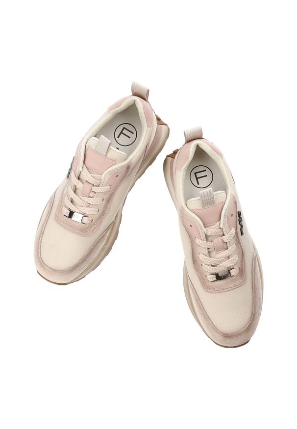 Sneakersy damskie Filippo, skóra naturalna i zamszowa wstawki sznurowany fason gruba amortyzująca podeszwa bieżnikowana podeszwa, beżowe, DP7754/26. Okazja: na spacer, na co dzień. Zapięcie: sznurówki. Kolor: beżowy. Materiał: zamsz, skóra. Szerokość cholewki: normalna. Styl: casual, klasyczny