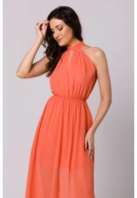 Sukienki.shop - Długa zwiewna sukienka szyfonowa pomarańczowa. Okazja: na randkę. Kolor: pomarańczowy. Materiał: szyfon. Styl: wizytowy. Długość: maxi #2