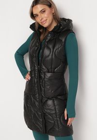 Born2be - Czarna Pikowana Kamizelka z Kapturem i Kieszeniami Kress. Typ kołnierza: kaptur. Kolor: czarny #4