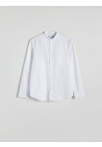 Reserved - Koszula slim fit ze stójką - biały. Typ kołnierza: kołnierzyk stójkowy. Kolor: biały. Materiał: bawełna, tkanina